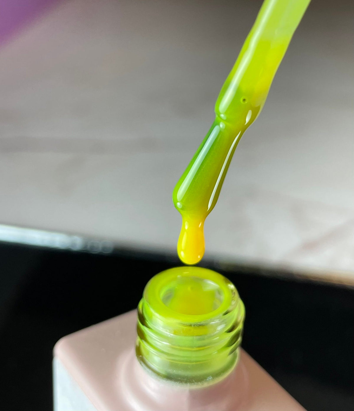 Amarillo neón traslúcido (brillan en la oscuridad)