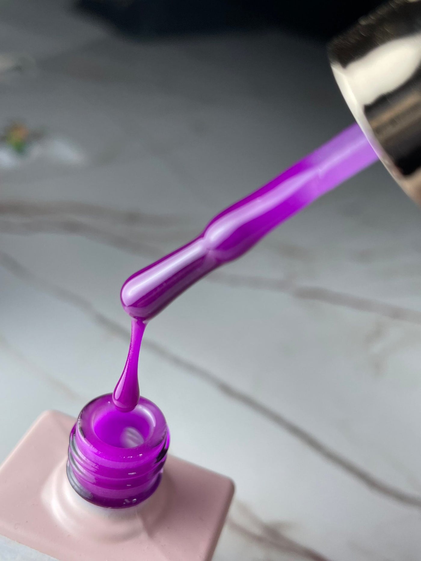 Morado neón