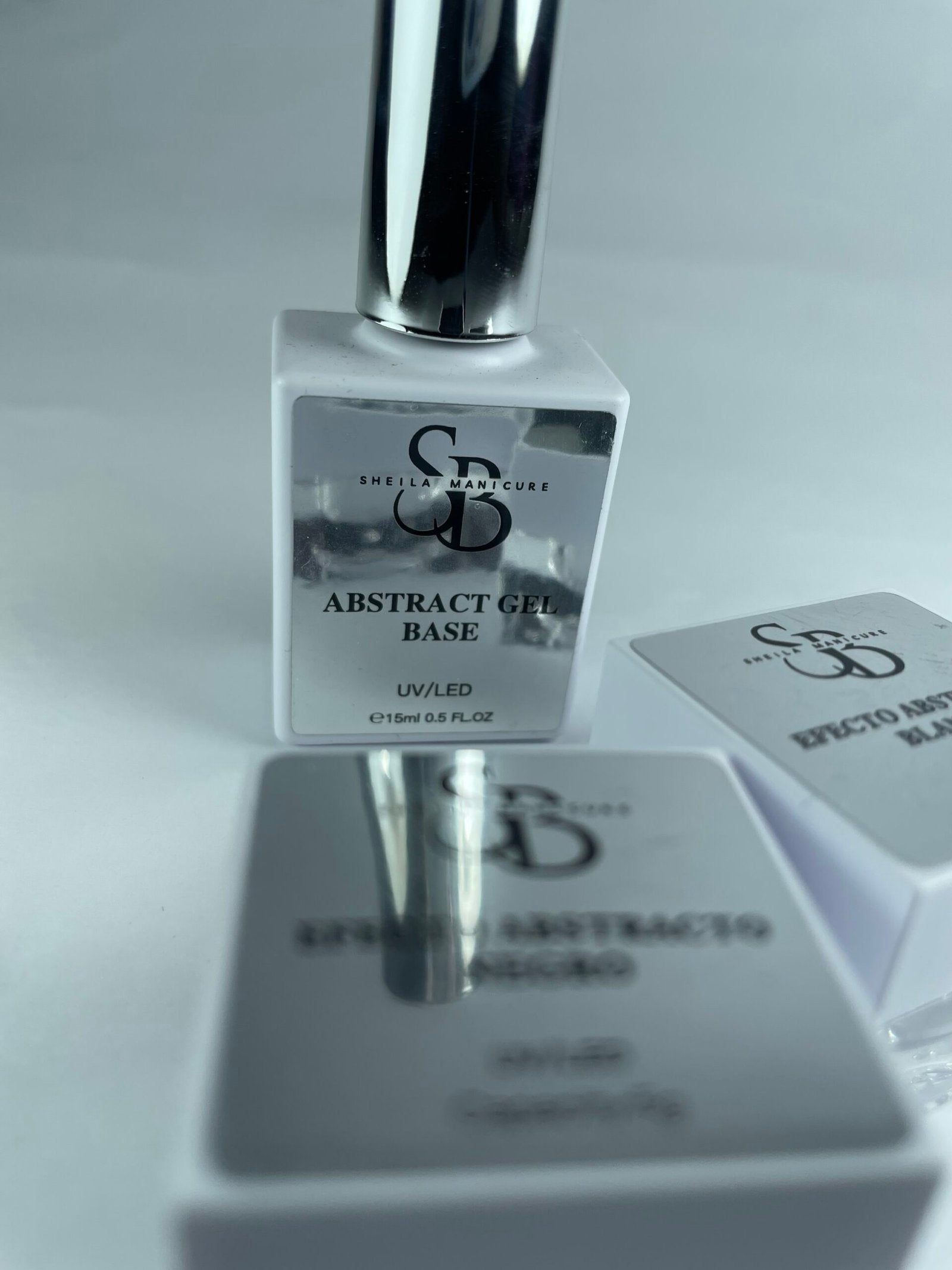 Efecto abstract base + gel blanco+ gel negro